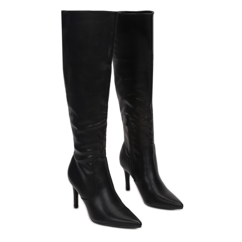 Vices 1621-38-musta 1