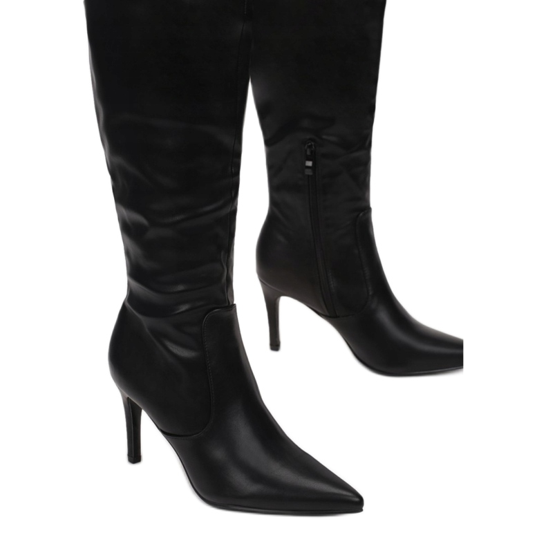 Vices 1621-38-musta 2