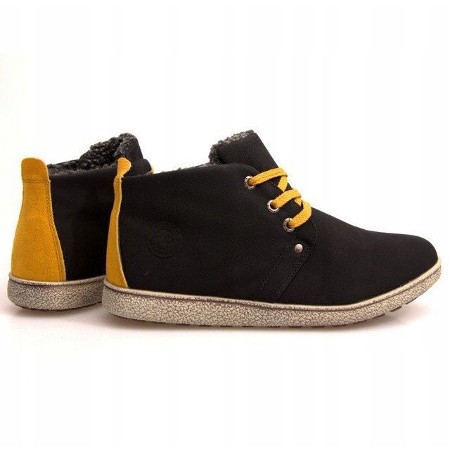 Korkeasti eristetyt lenkkarit 3021 musta 2