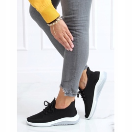 Musta 2019-3 Mustat urheilukengät 1