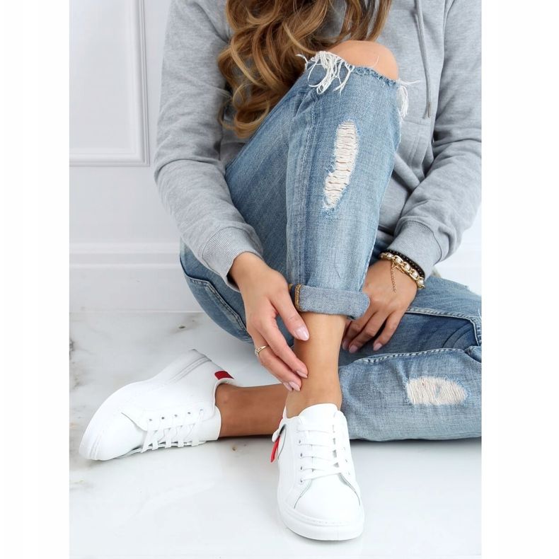 Naisten lenkkarit valkoinen ja punainen LA132P Red 2