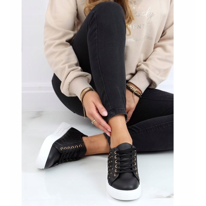 Mustat naisten lenkkarit nastoilla LA124P Musta 1