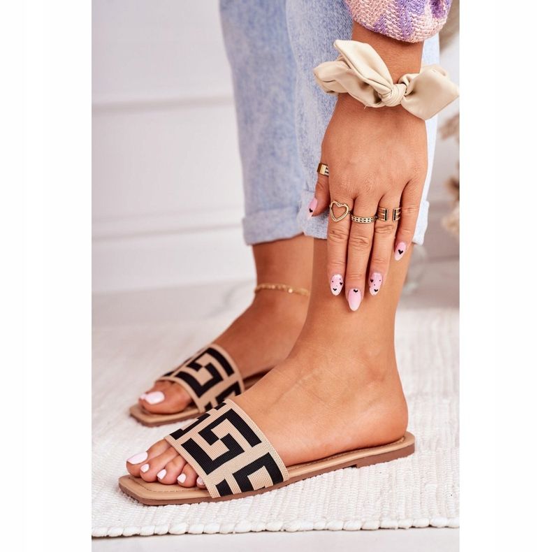 Naisten klassiset beigenväriset Melinda -tossut musta 2