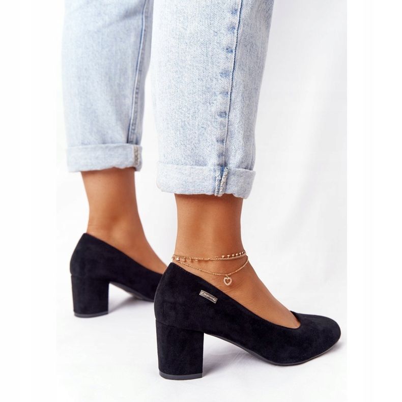 Suede pumppaa Sergio Leonen mustalla palkilla 1