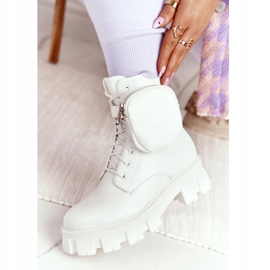 PS1 Saappaat työntekijät lavalla munuaisten kanssa valkoinen lauantai 2