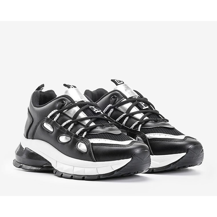 Mustat lenkkarit, joissa on hopeiset Guadalupe -insertit 1