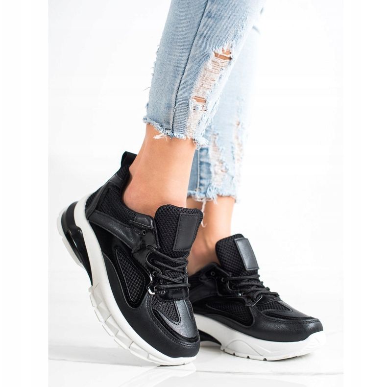 SHELOVET Mustat lenkkarit lavalla 2