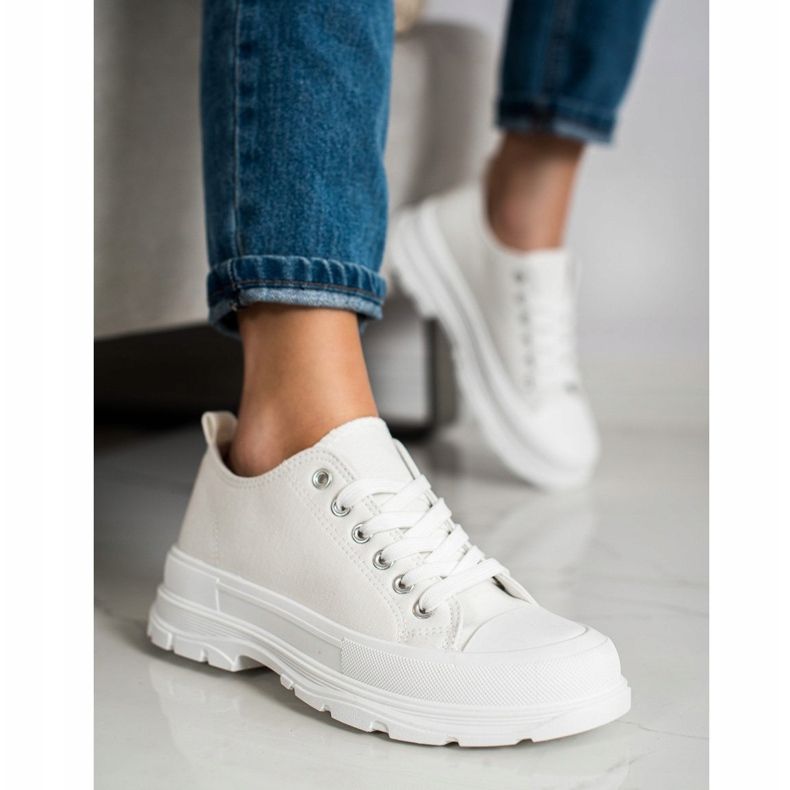 SHELOVET Valkoiset lenkkarit lavalla valkoinen 2