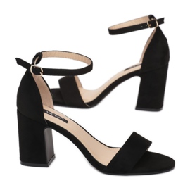 Vices 1604-38-musta 1