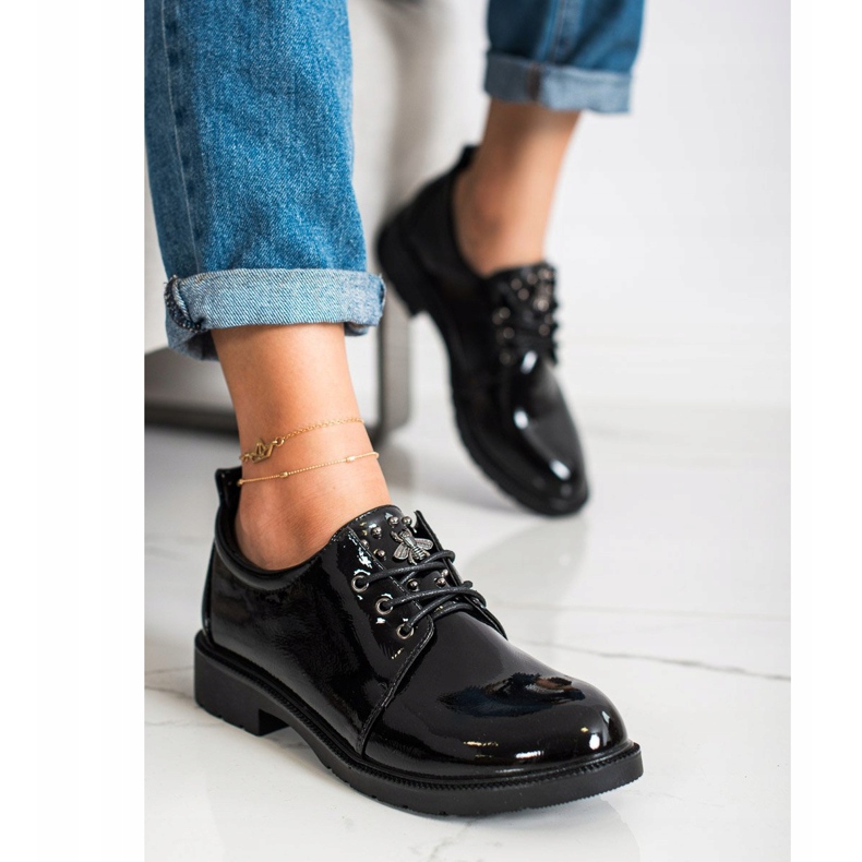 S. BARSKI Mustat lakatut kengät 1