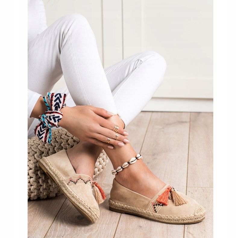 Best Shoes Muodikkaita espadrillejä koristeilla beige 1