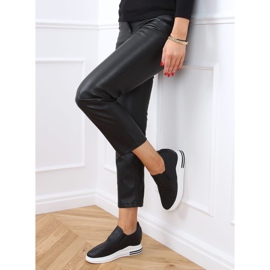 Mustat lenkkarit liukuvat kiilakengissä HY-251 musta 1