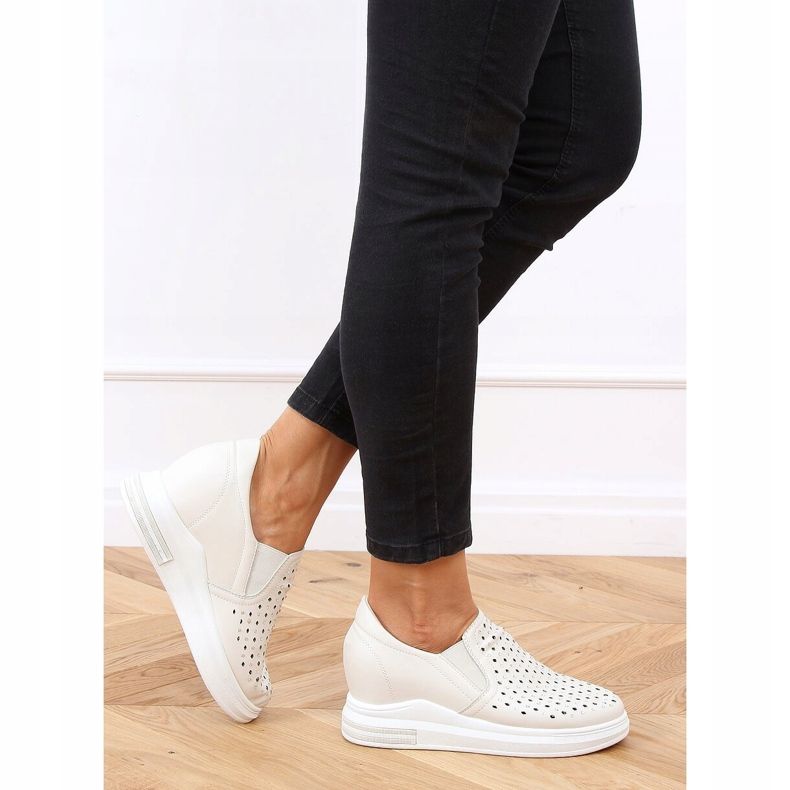 Lenkkarit liukuvat päälle beigellä kiilalla HY-251 Beige 2