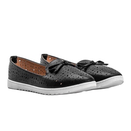 Mustat leivonnaiset Madalyne -leikkausreunuksella 1