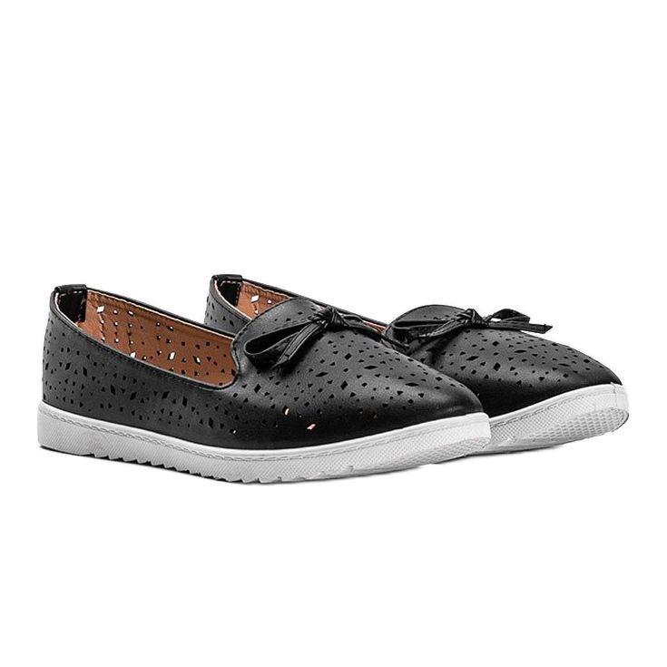 Mustat leivonnaiset Madalyne -leikkausreunuksella 1