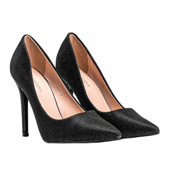 Mustat kiiltävät pumput Lilyn stiletto -kantapäässä 1