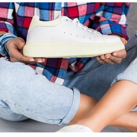 SHELOVET Tennarit vihreällä alustalla valkoinen 1