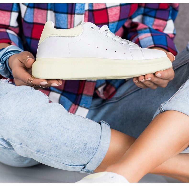 SHELOVET Tennarit vihreällä alustalla valkoinen 1