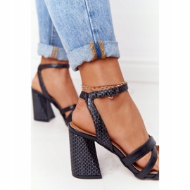 PV3 Nahkasandaalit tangossa, musta Visconi 4400476 1