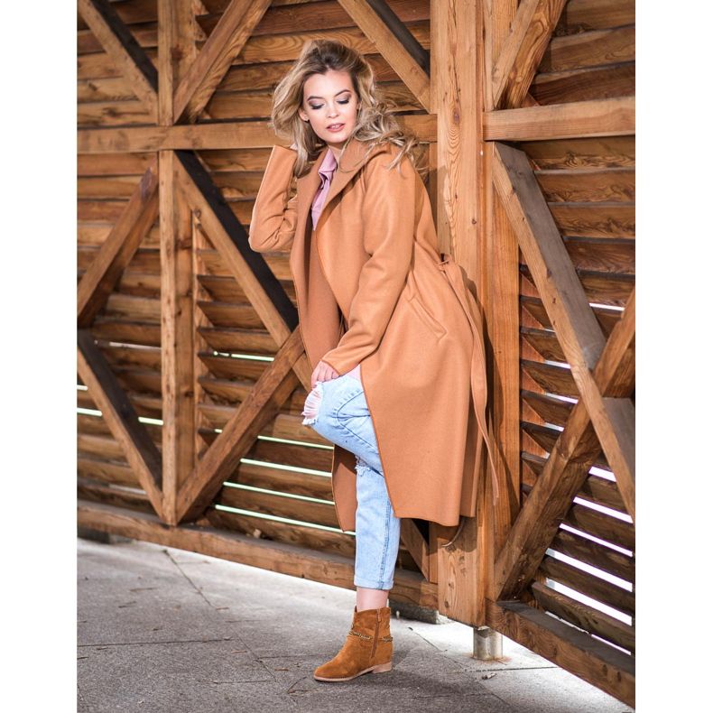 Cm Paris Ruskeat lehmityöt kiilalla keltainen 1