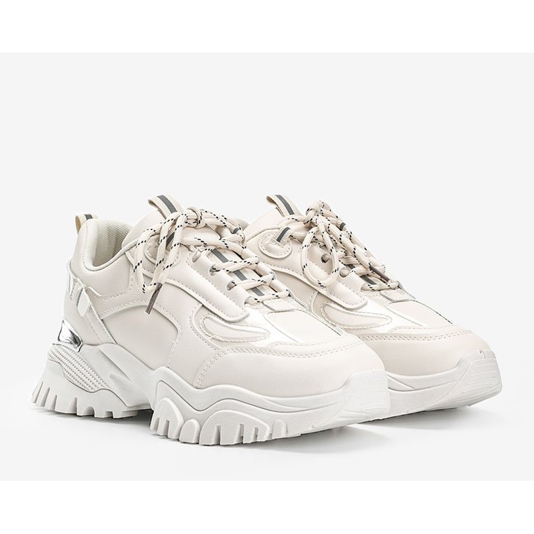 Beige lenkkarit, joissa metallinen Ansley -insertti 1