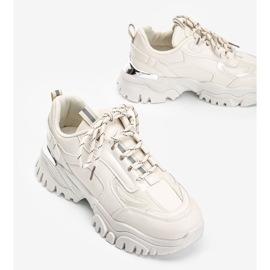 Beige lenkkarit, joissa metallinen Ansley -insertti 2