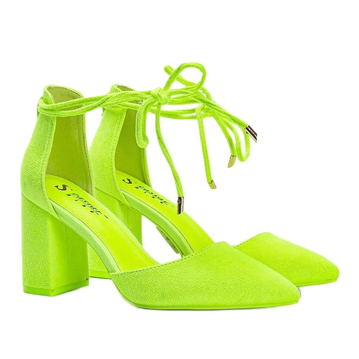 Keltaiset nauhapumput Macey-pylväässä keltainen 1