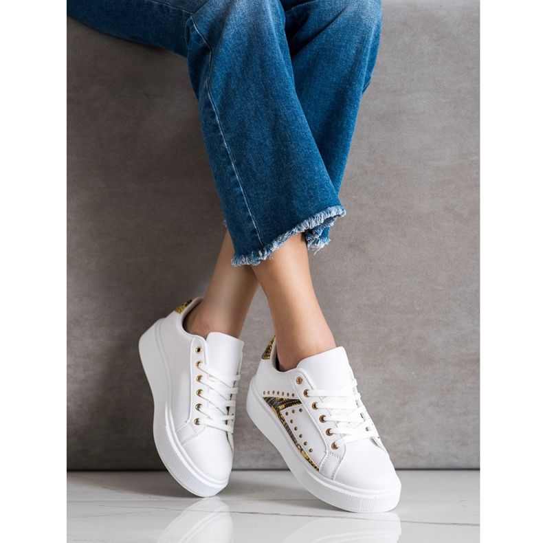 SHELOVET Valkoiset lenkkarit lavalla valkoinen musta keltainen 2