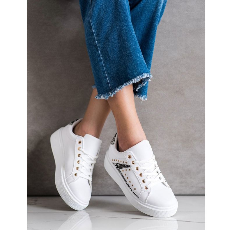 SHELOVET Valkoiset lenkkarit lavalla valkoinen musta 2