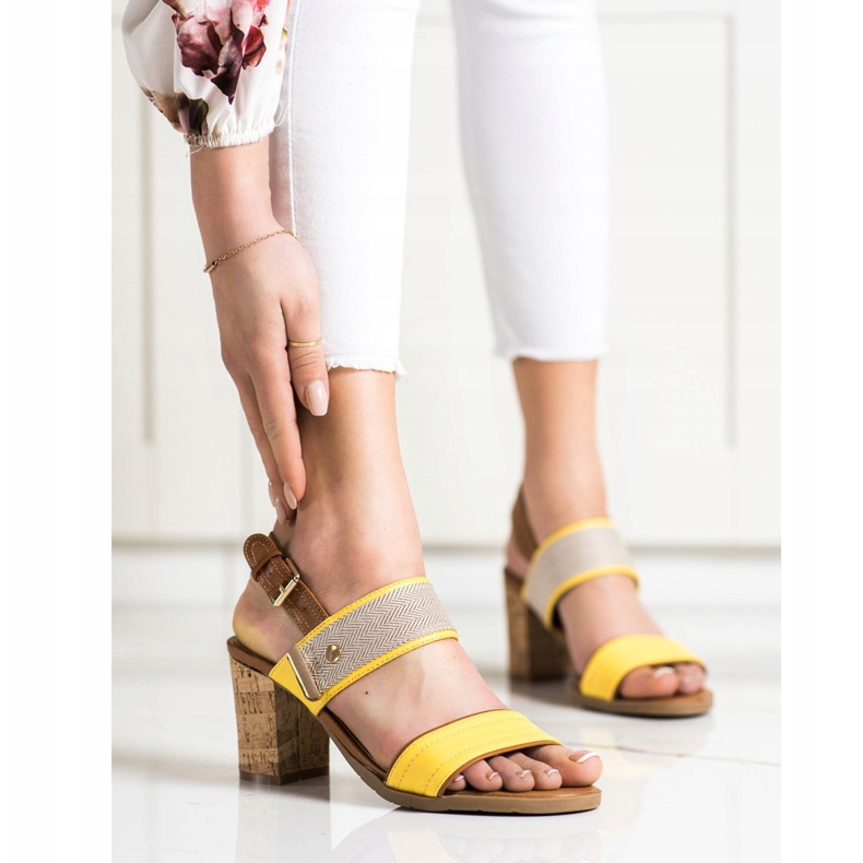 Evento Mukavat sandaalit baarissa ruskea keltainen 1