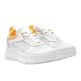 Valkoiset lenkkarit, joissa on paksu pohja ja Joyce -käärmeen iho valkoinen 2