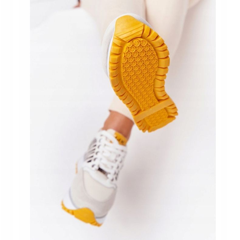 Nahkaiset urheilukengät alustalla GOE HH2N4001 Valko-keltainen valkoinen 2