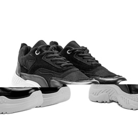 Mustat lenkkarit paksulla Kail -pohjalla 1