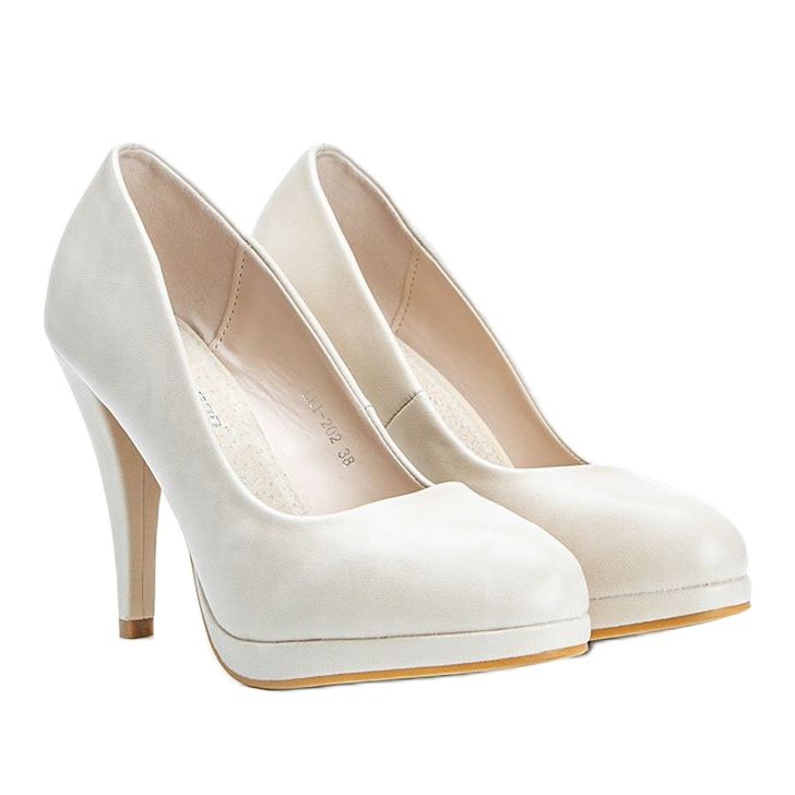 Beige ekonahkapumput Liana-alustalla 1