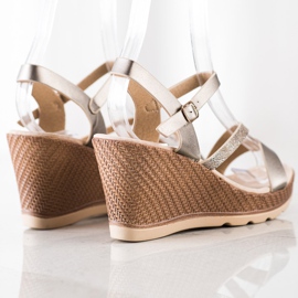 Sabatina Hopeiset sandaalit kiilassa beige 1