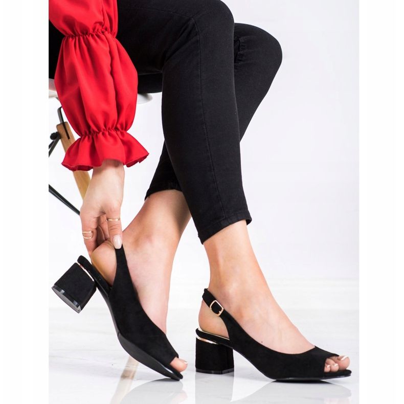 Goodin Rento sandaalit baarissa musta 2