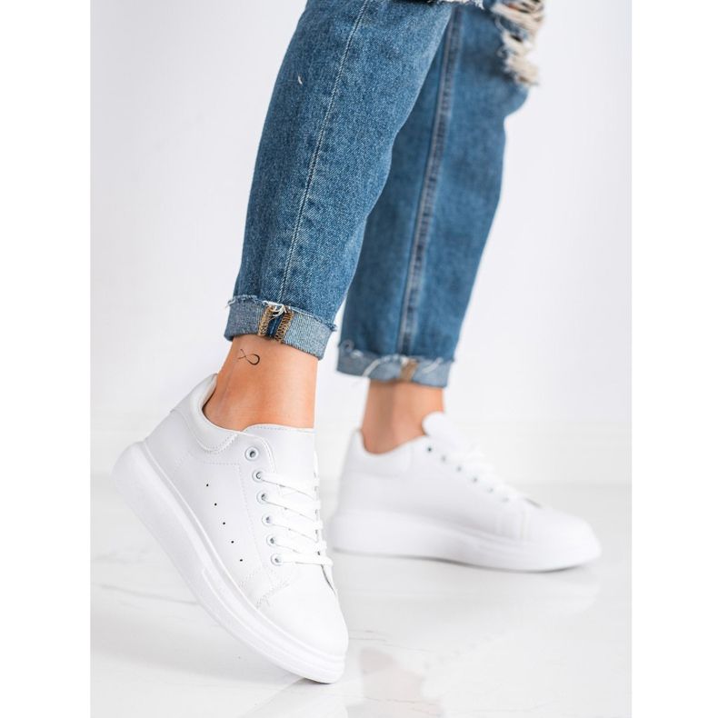 SHELOVET Valkoiset lenkkarit lavalla valkoinen 2