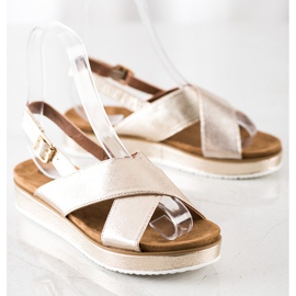 Goodin Kultaiset sandaalit alustalla kultainen 2