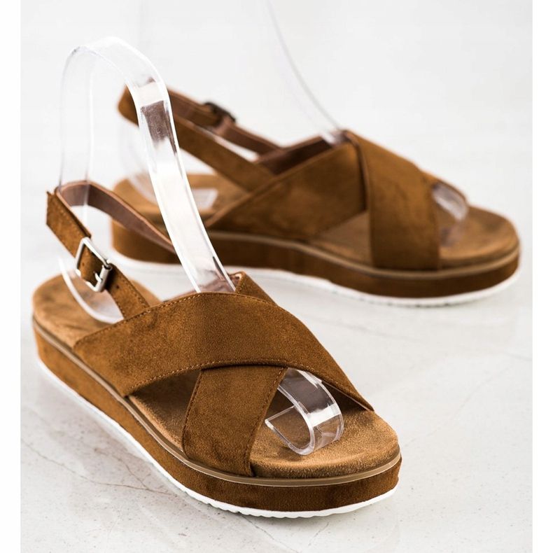 Goodin Ruskeat sandaalit alustalla 1