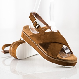 Goodin Ruskeat sandaalit alustalla 2