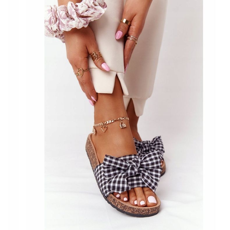 MSMG Tossut korkkipohjassa, jossa Amara -ruudullinen rusetti valkoinen musta 1