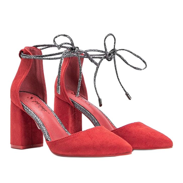 Punaiset sidotut pumput Eliza -pylväässä punainen 1