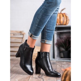 W. Potocki Mustat saappaat korkokengissä 1