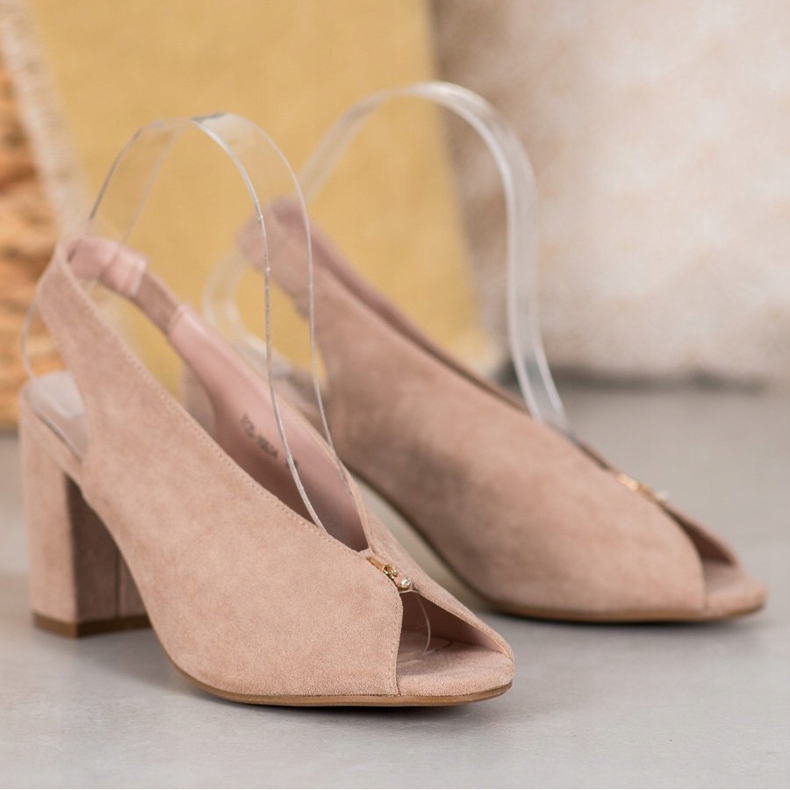 Tyylikkäät kengät postissa VINCEZA beige 1