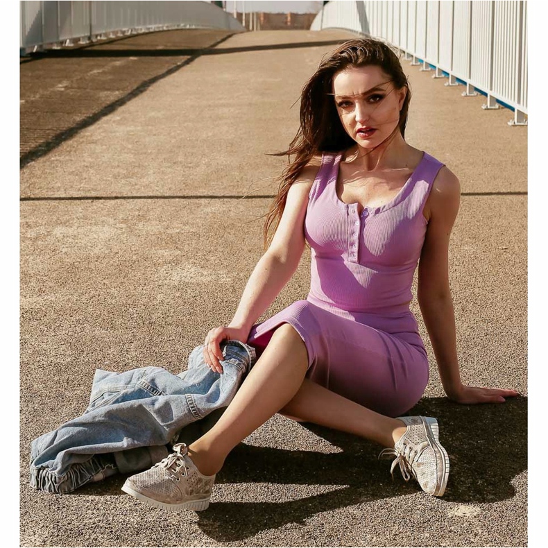 Kylie Nahka murtuu alustalla monivärinen harmaa 1