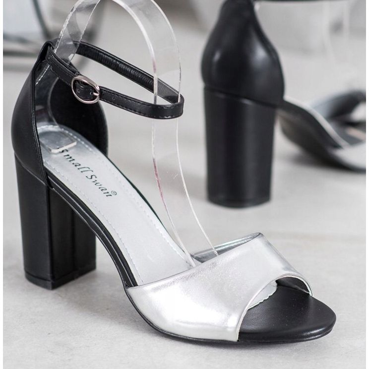 Small Swan Klassiset sandaalit baarissa musta harmaa 2