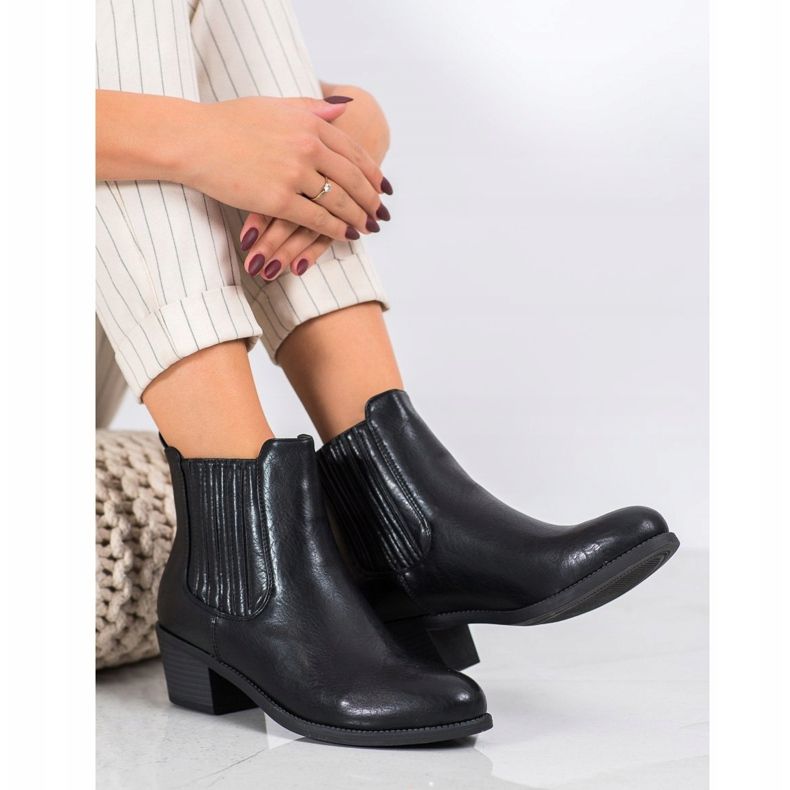 Ideal Shoes Klassiset Slip-On-saappaat musta 2