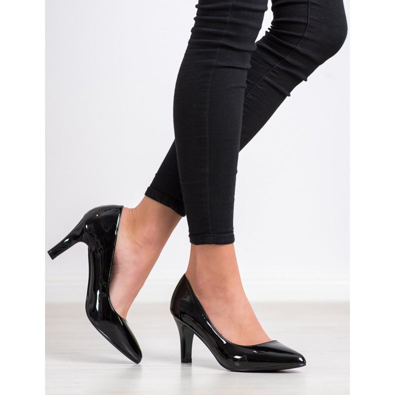 Goodin Lakatut pumput musta 1