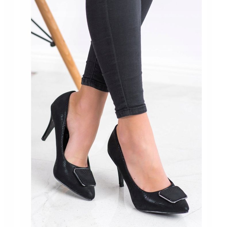 Goodin Pumput Ornamentilla musta 2