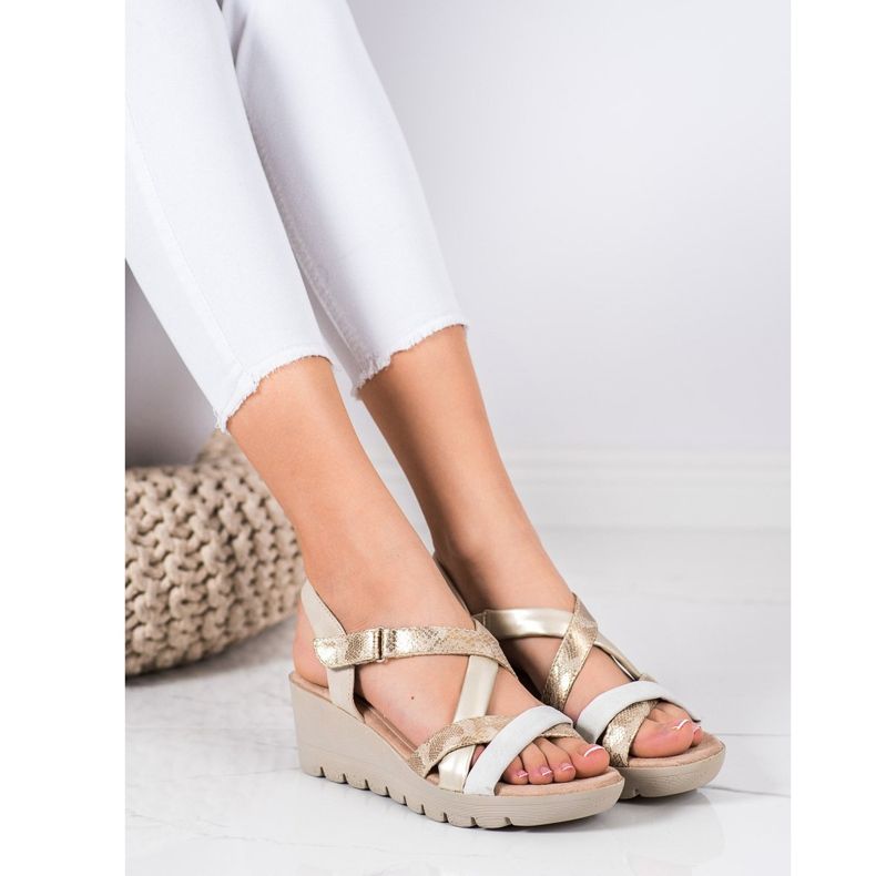 Kylie Kevyet sandaalit tarranauhalla ruskea monivärinen 1